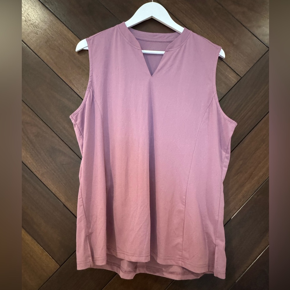 Sleeveless purple Golf Top